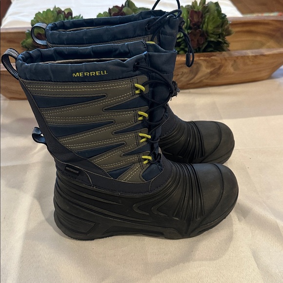 Merrell Boots boys Kids Snow Quest boots Lite 3.0 Waterproof Size 4 4M EUC - Picture 1 of 6
